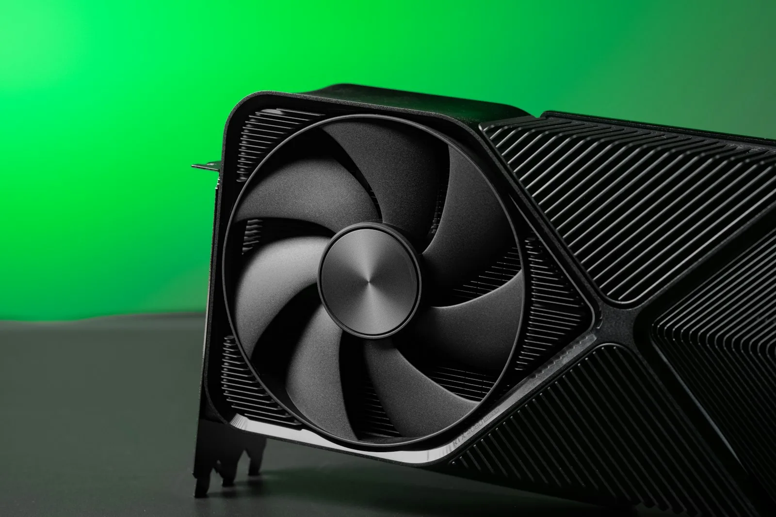 RTX 5090 cooler design and airflow for a 575W graphics card